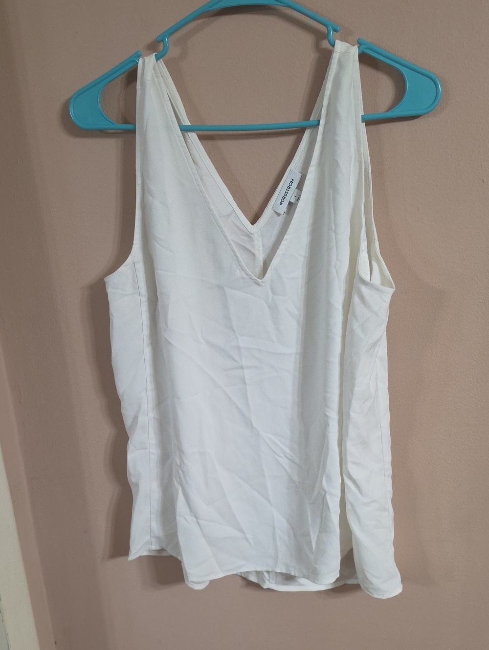 Nordstrom Cream V-Neck Sleeveless Camisole